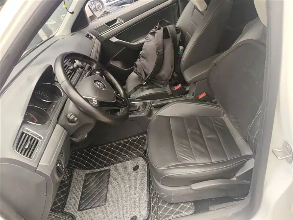 Volkswagen Lavida 2017 1.6L Automatic Comfort Edition фото 15