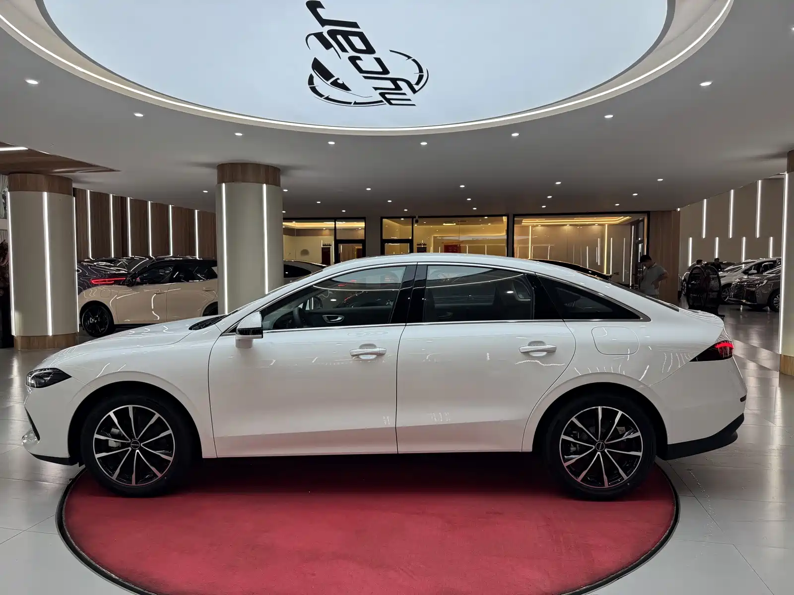 Фото 8 - Roewe D7