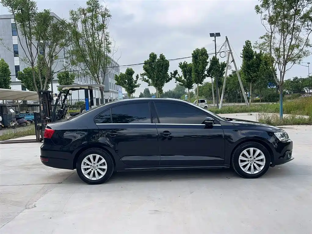 Volkswagen Sagitar 2014 1.6L Manual Comfort фото 8