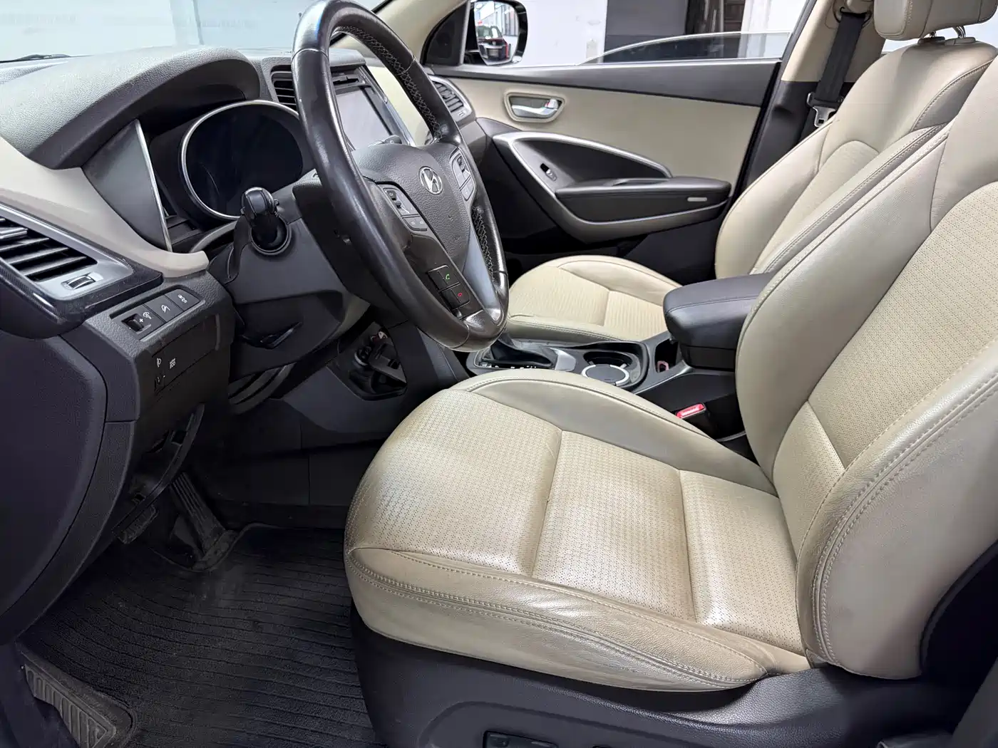 Hyundai Santa Fe 2013 Model 2.4L Automatic 2WD Smart фото 4