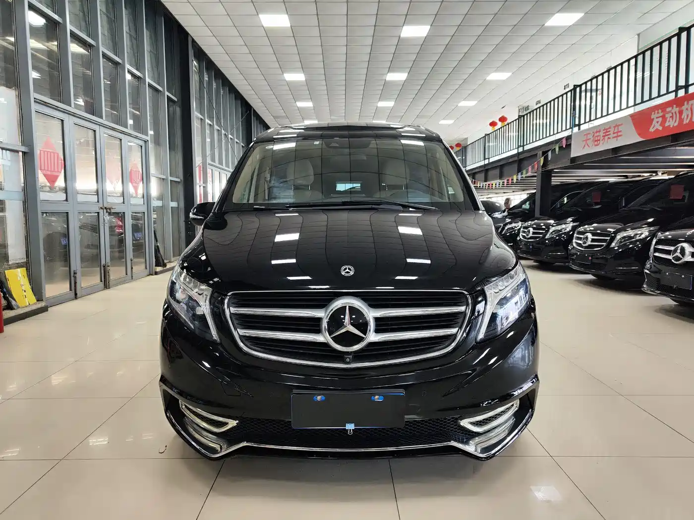 Mercedes-Benz V-Class 2018 V 260 L Premium Long Wheelbase Edition China VI фото 2