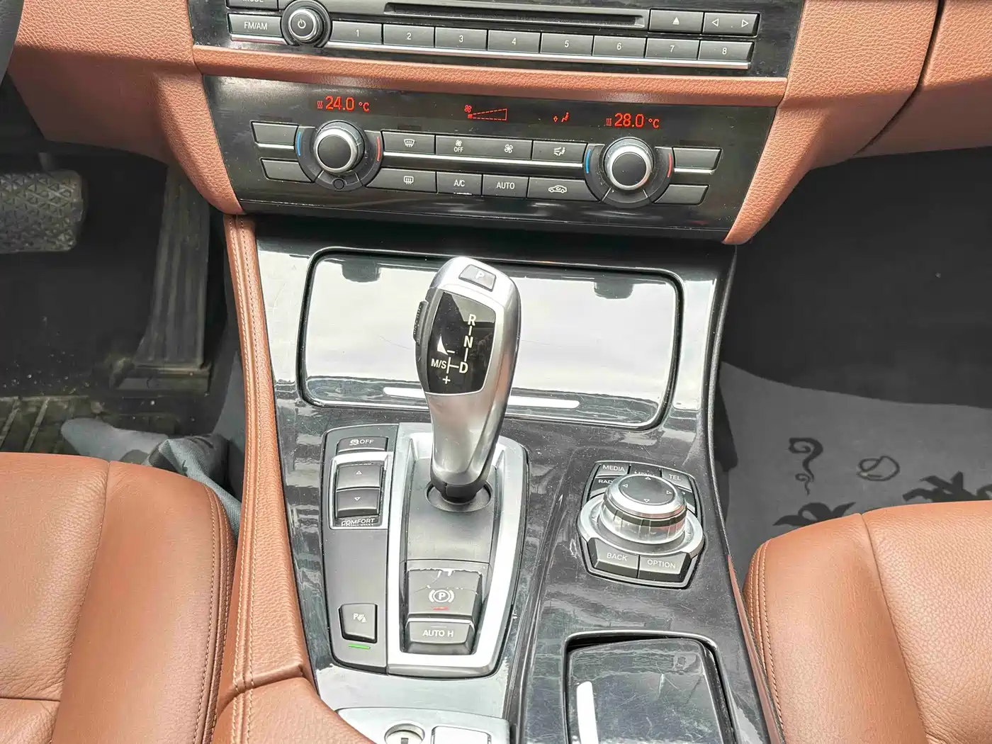 BMW 5 Series 2013 520Li Elegance фото 24