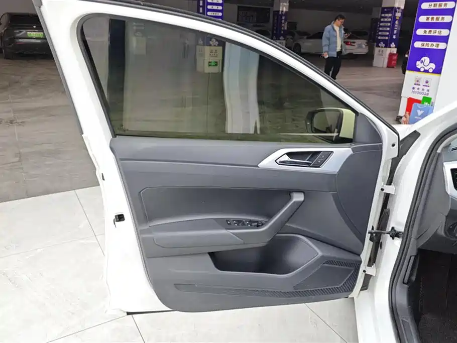 Volkswagen Polo 2021 Plus 1.5L Automatic Colorful Tech Edition фото 7