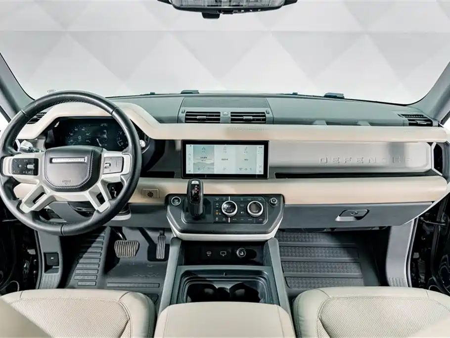 Land Rover Defender 2021 110 P400 Dark Special Edition фото 14