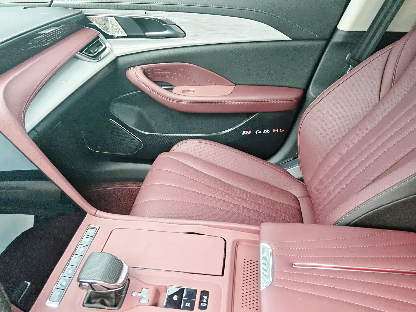 Hongqi H5 2025 1.5T DCT Qiyue 500,000 Units Commemorative Edition фото 4