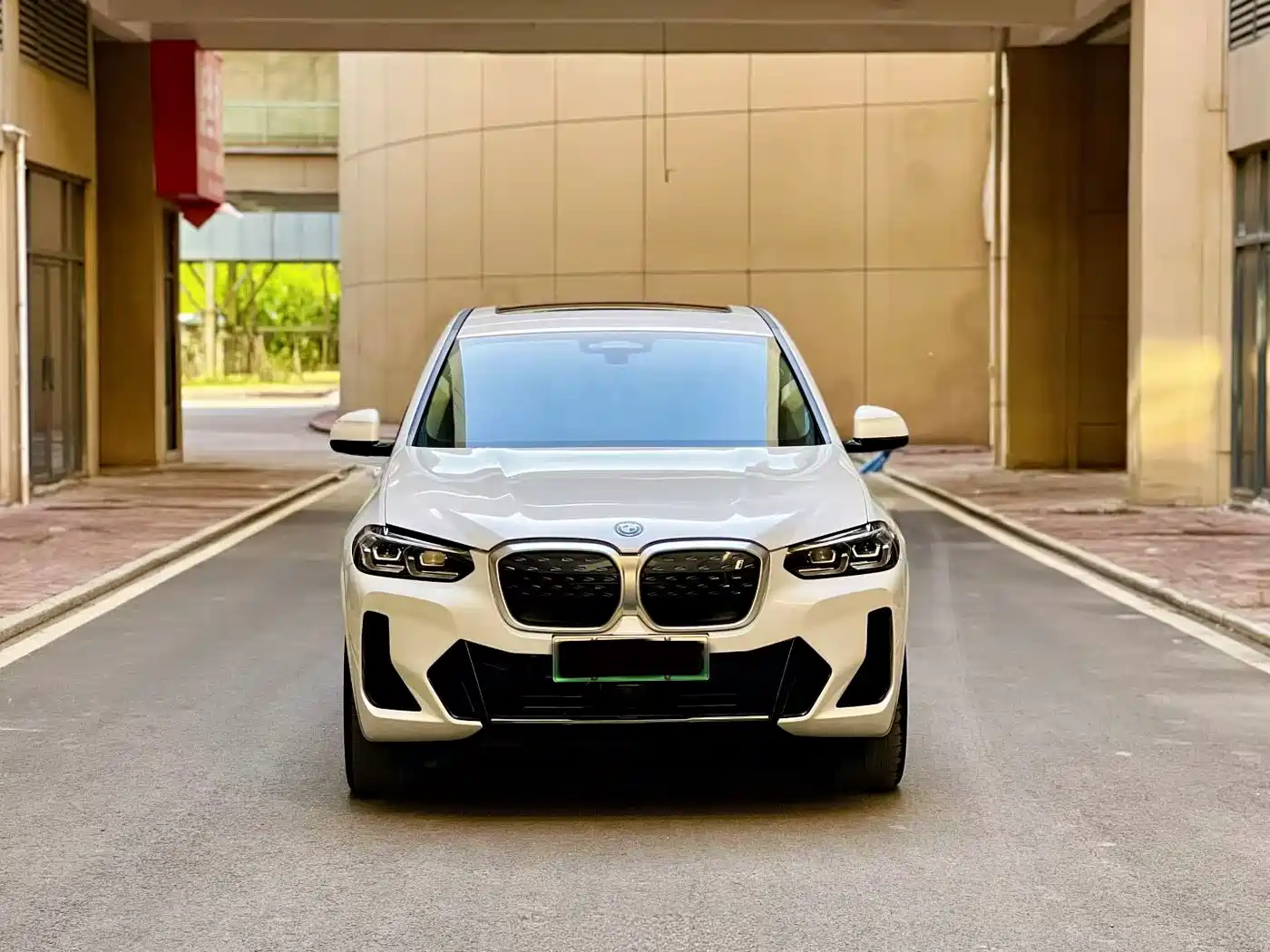 BMW iX3 2024 Leading Edition фото 2