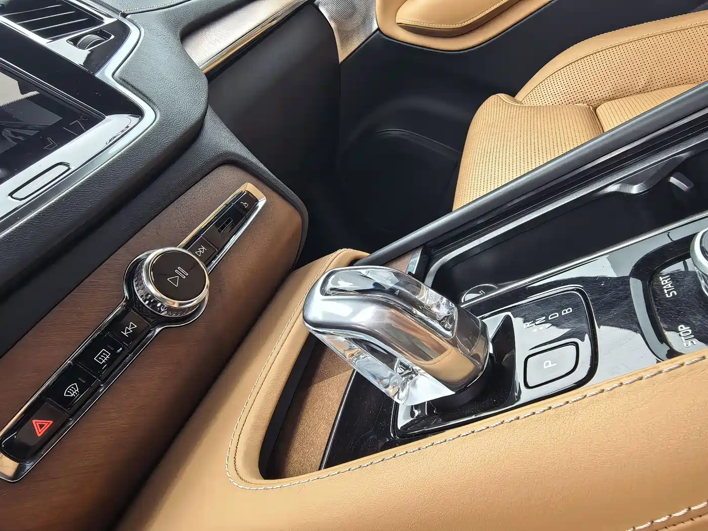 Volvo XC90 Plug-in Hybrid 2018 2017 T8 Twin Engine Excellence 7-seater