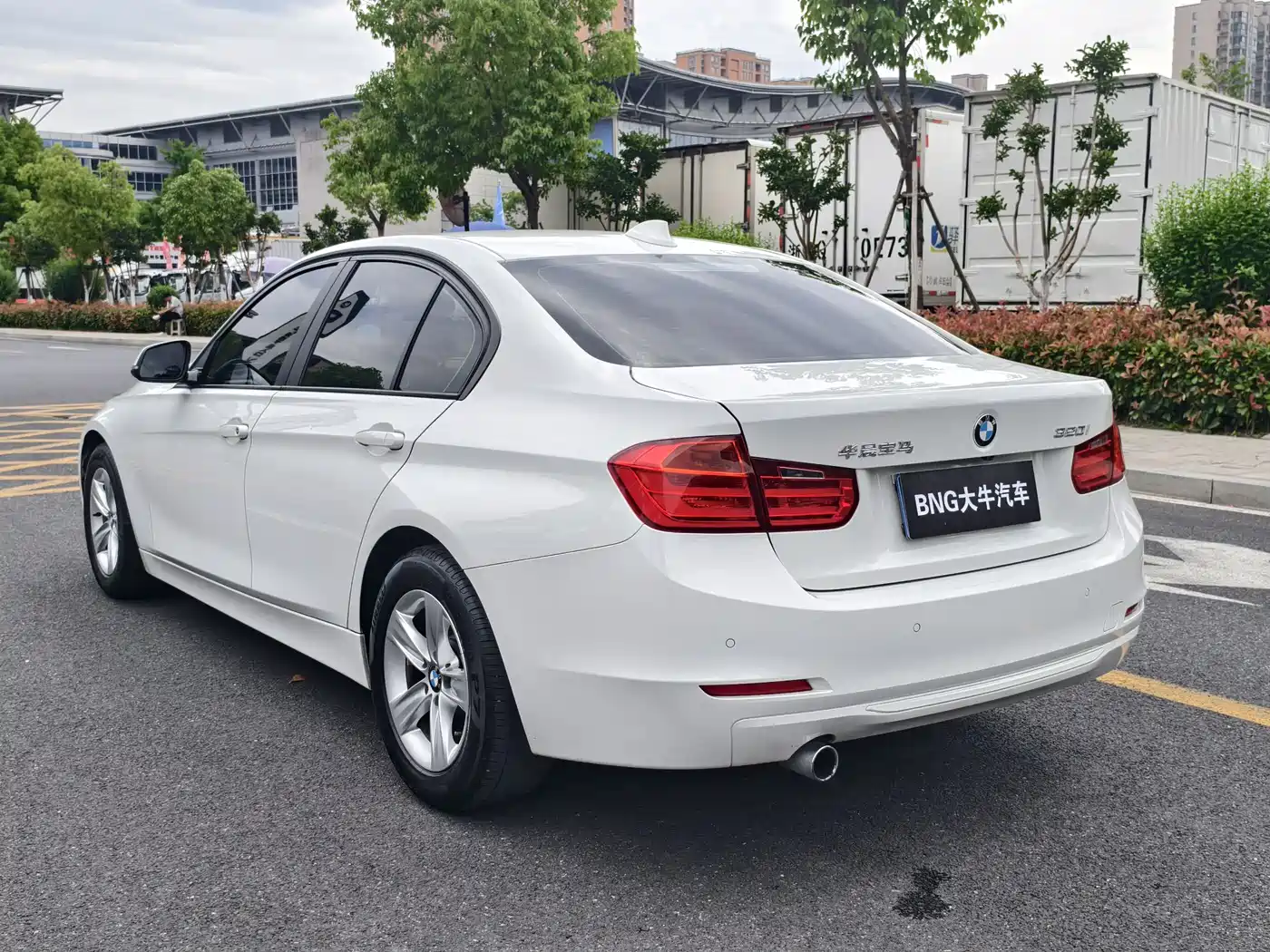 BMW 3 Series 2013 320i Sport Line фото 6