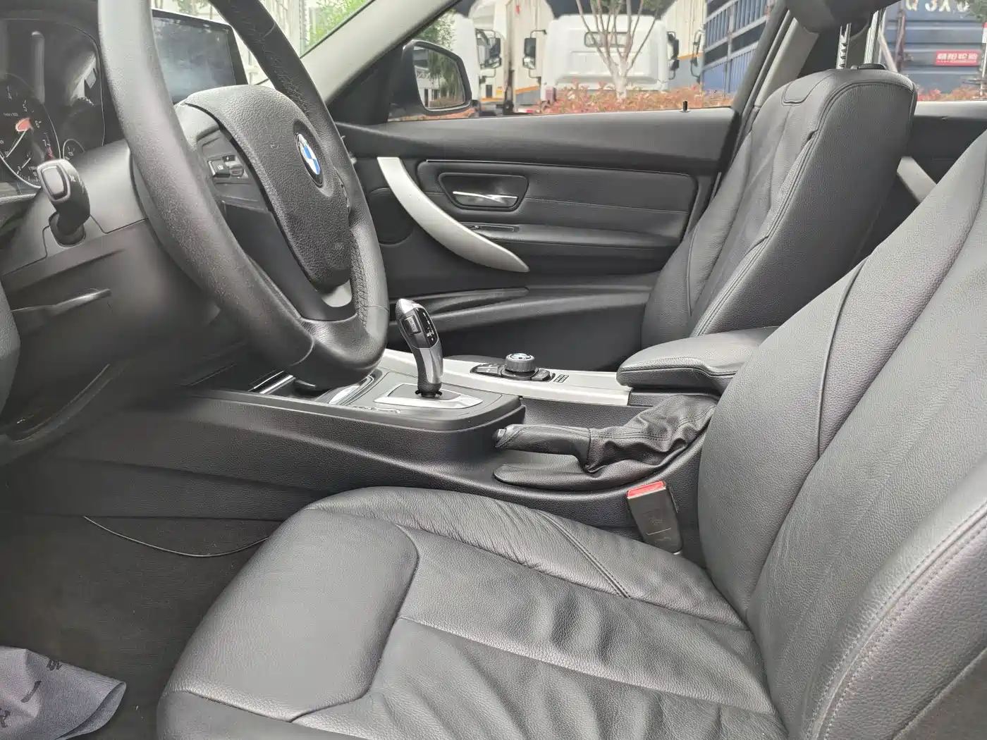 BMW 3 Series 2013 320i Sport Line фото 7
