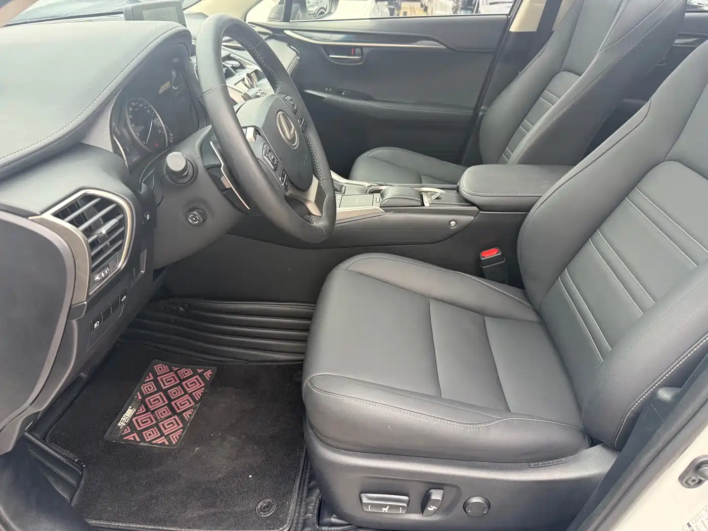 Lexus NX 2018 Model 300h AWD Fengzhi Edition China V фото 6