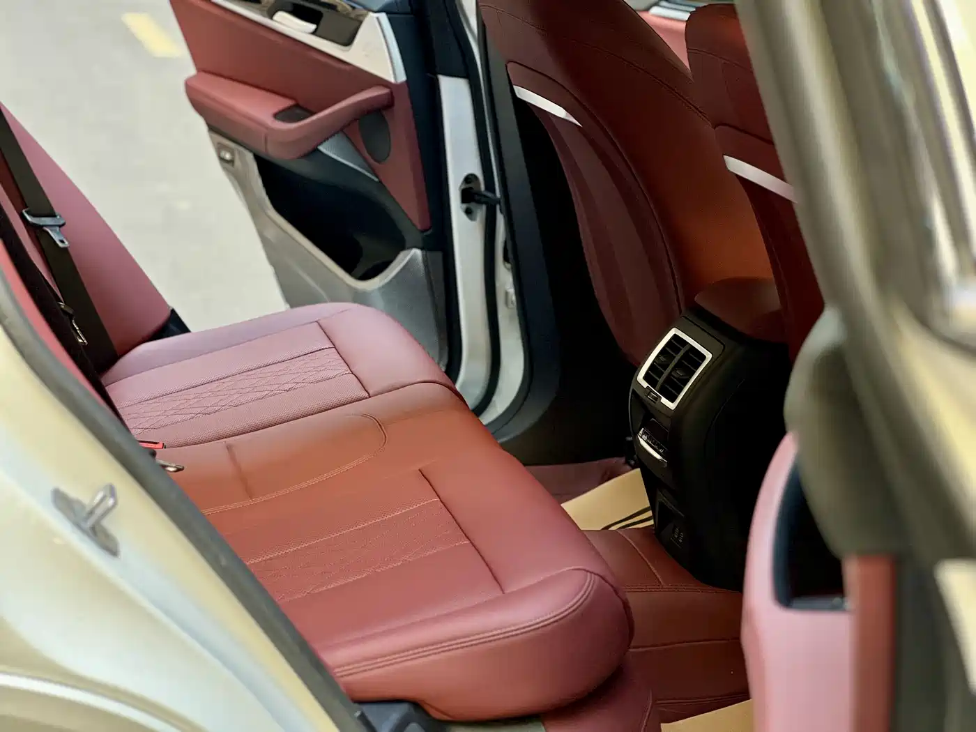 BMW iX3 2024 Leading Edition фото 13
