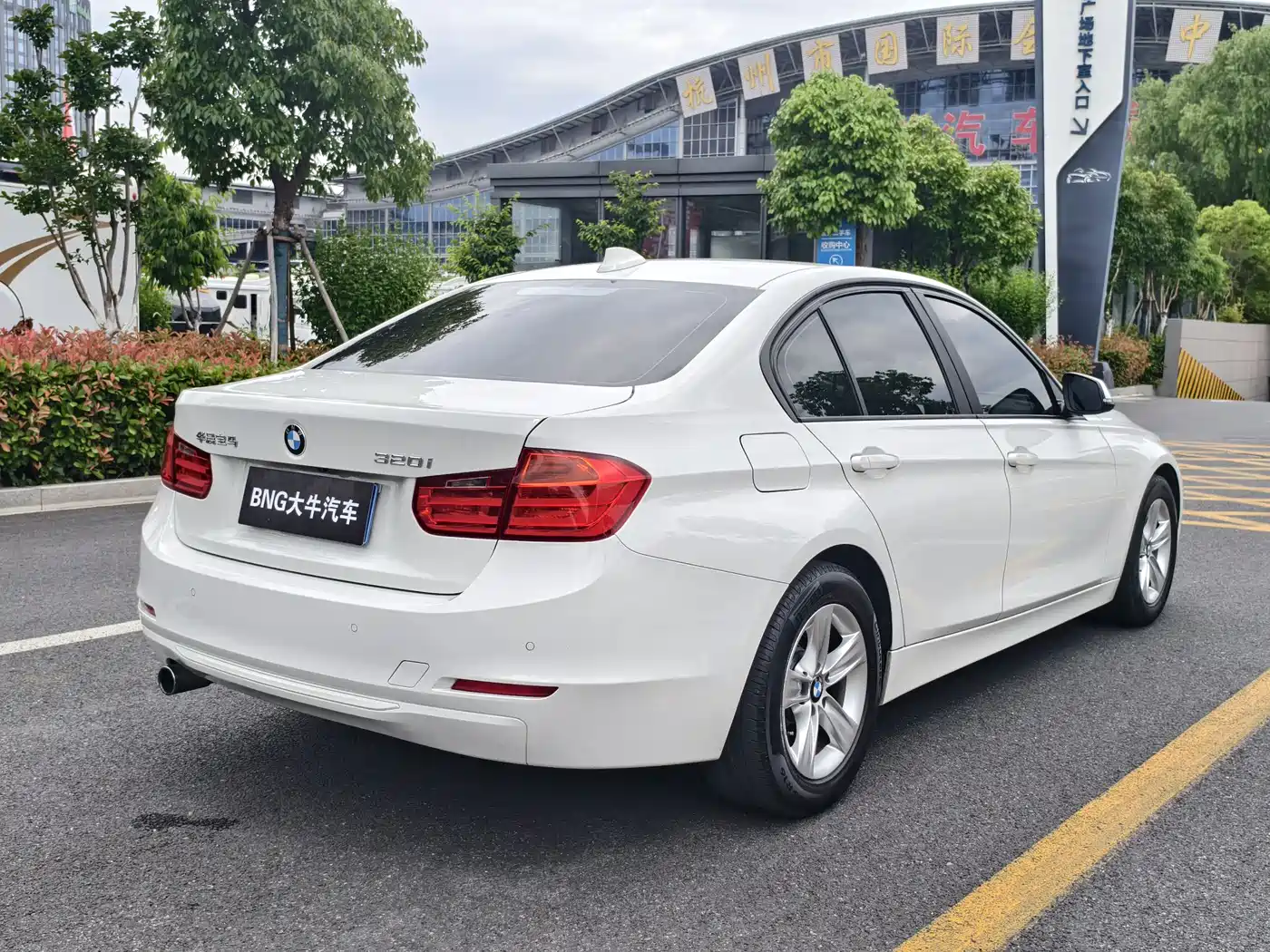BMW 3 Series 2013 320i Sport Line фото 4