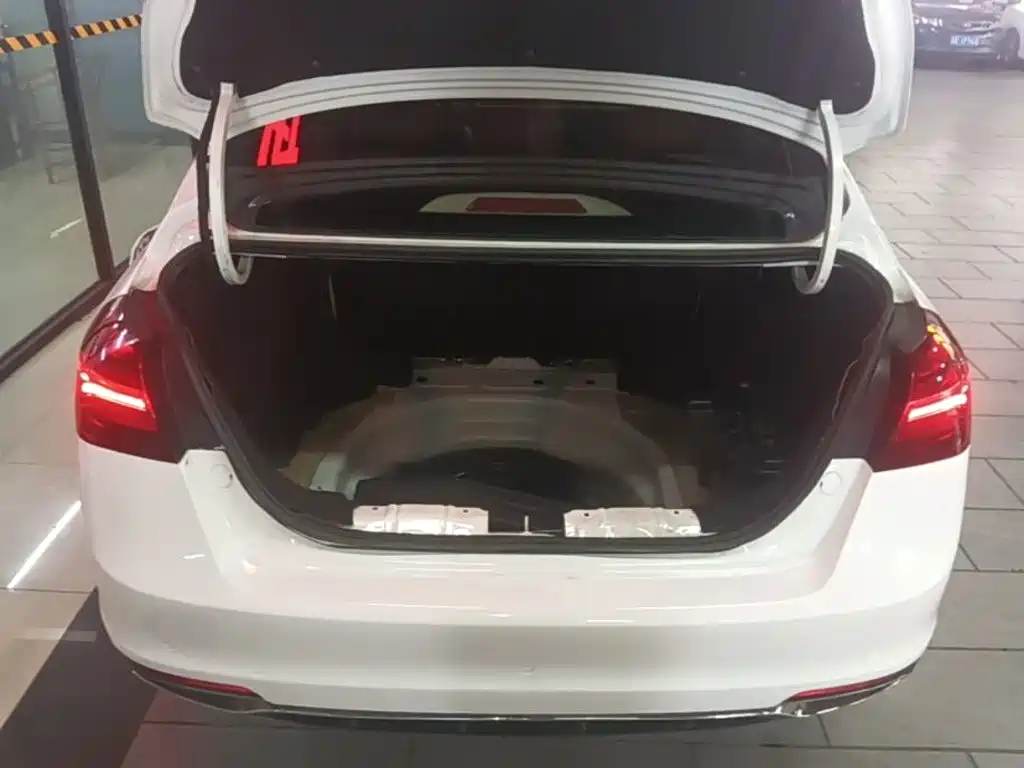 Фото 19 - Geely Emgrand