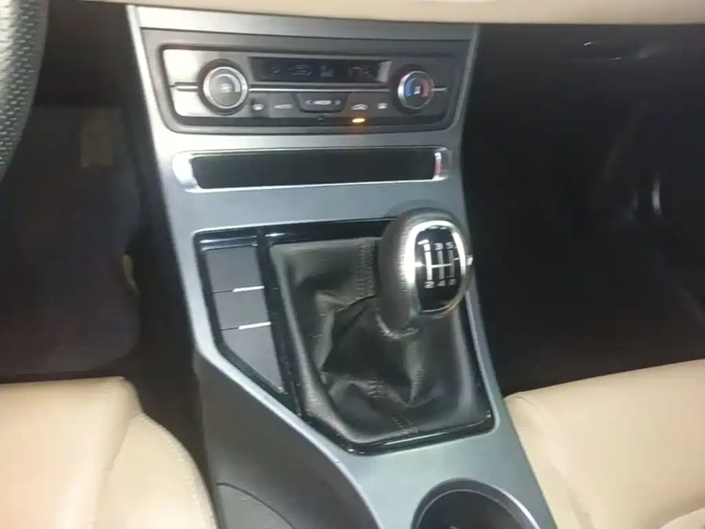 Фото 14 - Geely Emgrand
