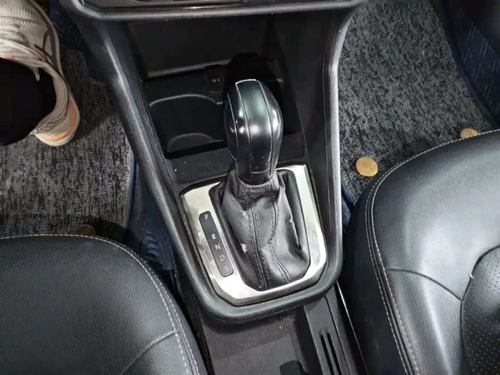 Volkswagen Santana 2016 1.6L Automatic Trend Edition фото 14
