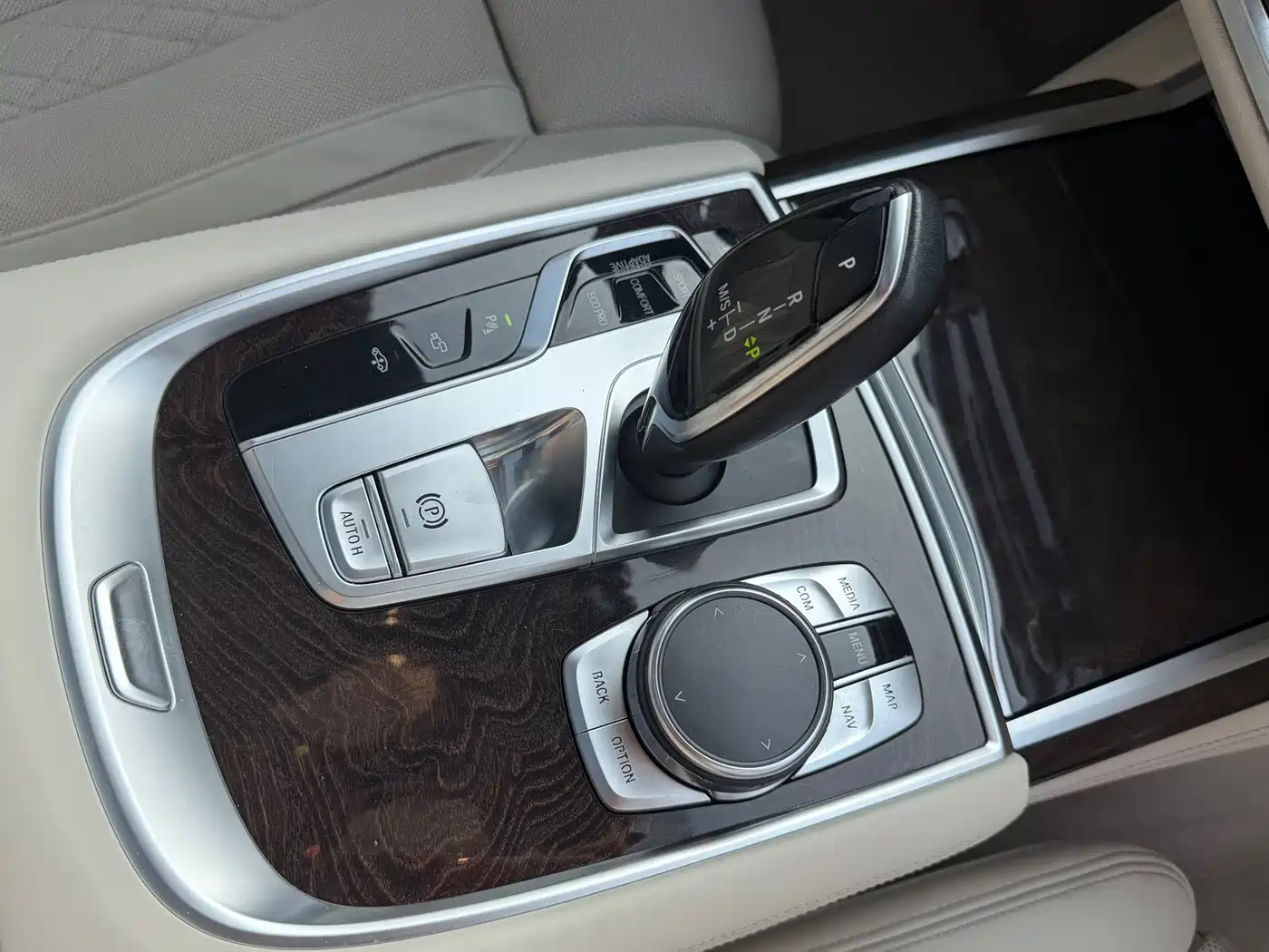 BMW 7 Series 2016 750Li xDrive 4-Seater фото 17