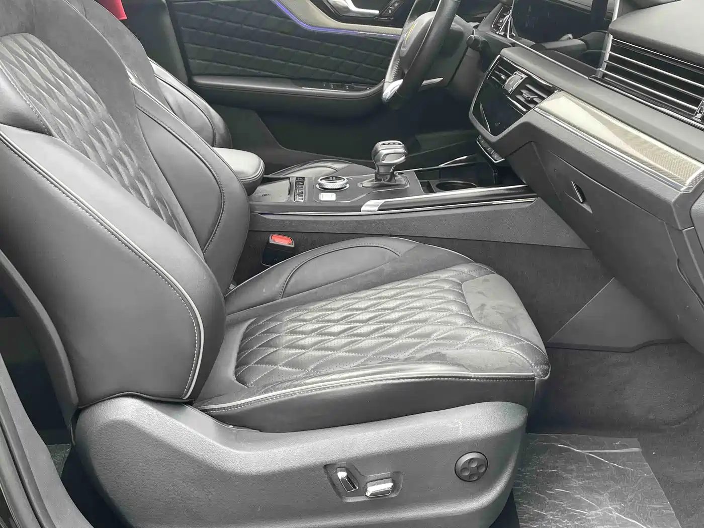 Hongqi HS5 2019 2.0T Smart Connect Enjoy 4WD Edition фото 7