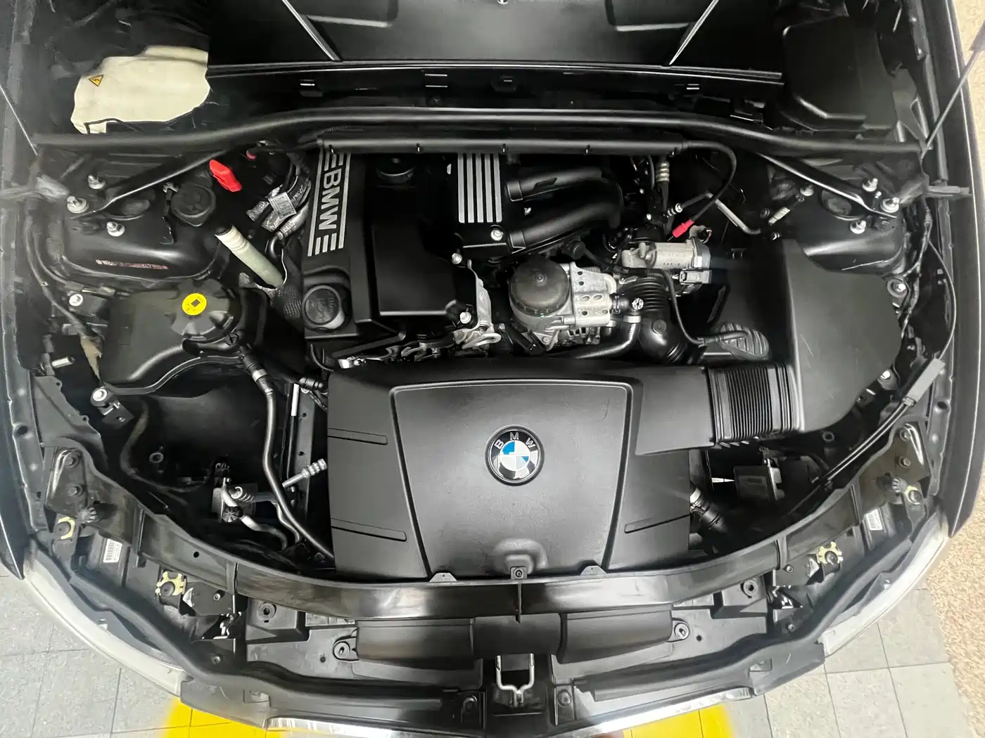 BMW 3 Series 2010 2011 320i Luxury