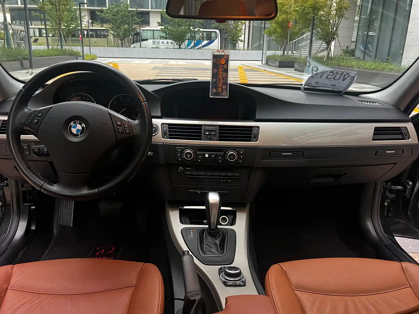 BMW 3 Series 2010 2011 320i Luxury