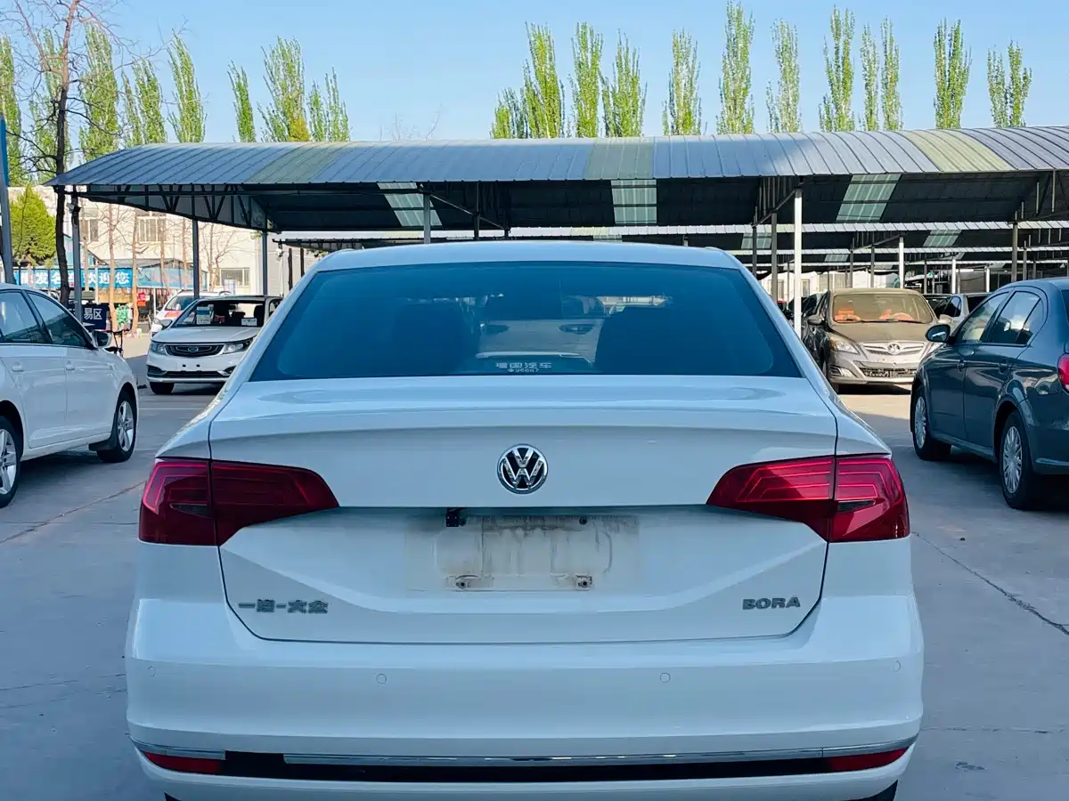 Volkswagen Bora 2017 1.6L Automatic Comfort фото 12