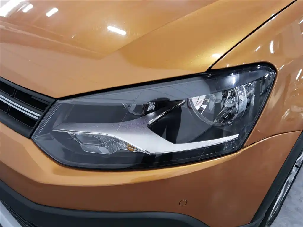 Volkswagen Polo 2016 1.6L Cross Polo Automatic фото 7