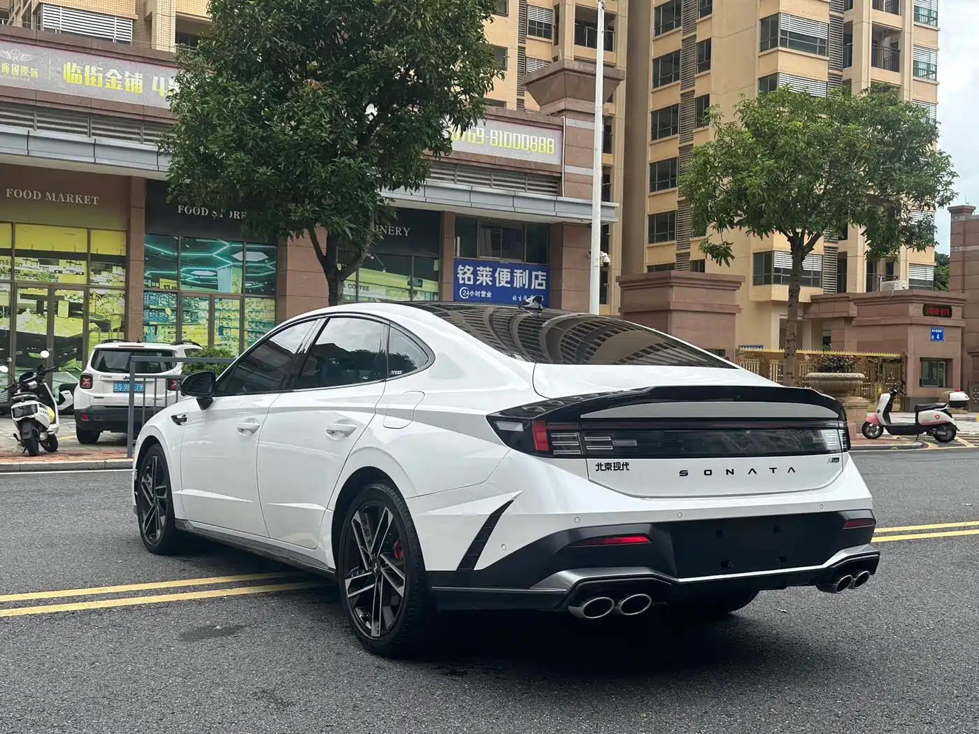 Photo 9 - Hyundai Sonata