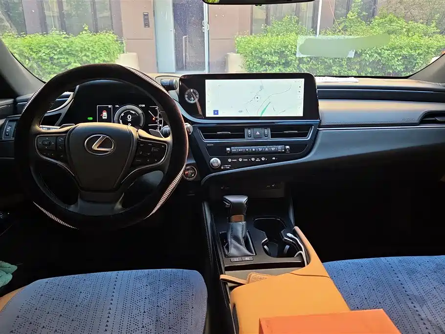 Lexus ES 2022 300h Excellence Edition фото 12