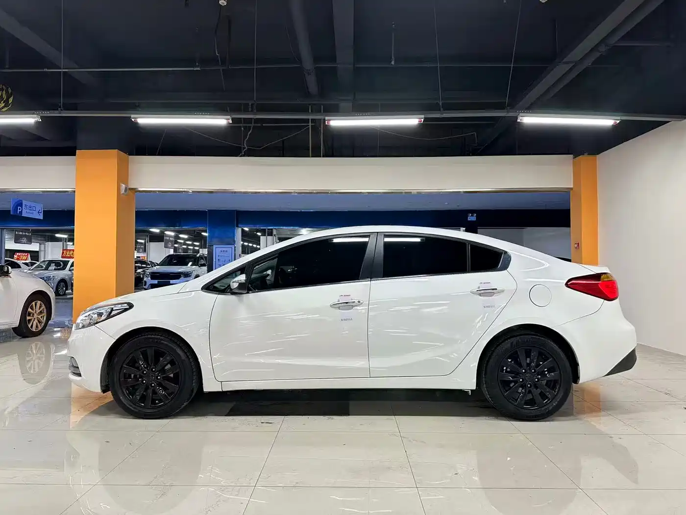 Kia K3 2015 1.6L Automatic GLS фото 9