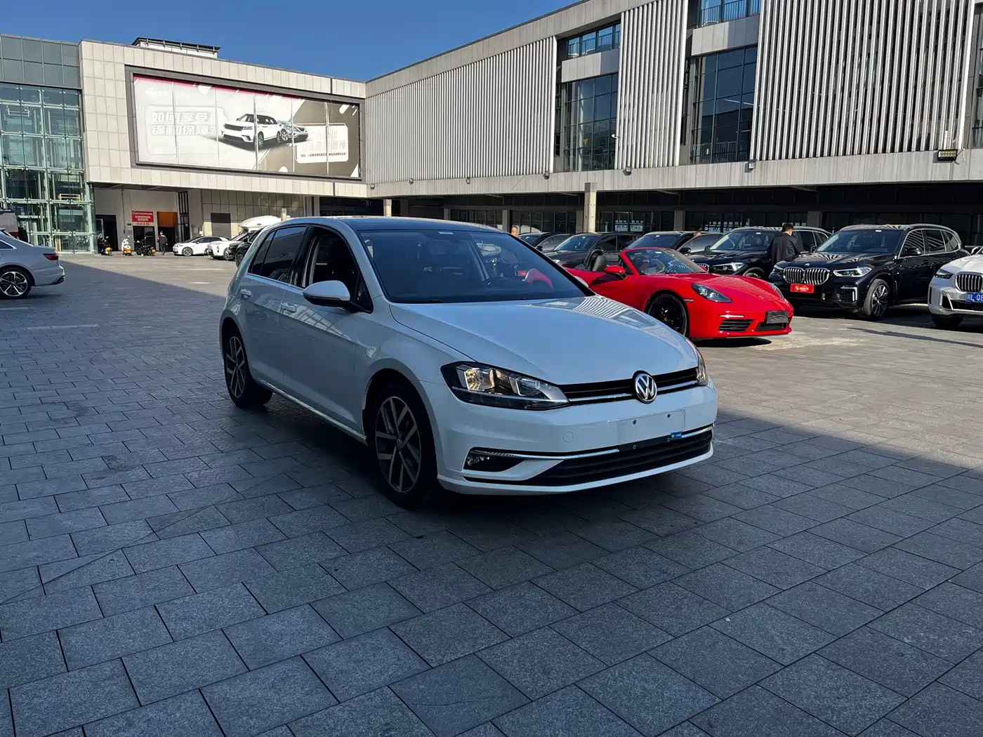 Volkswagen Golf 2020 Beloved Edition 280TSI DSG Comfort фото 2