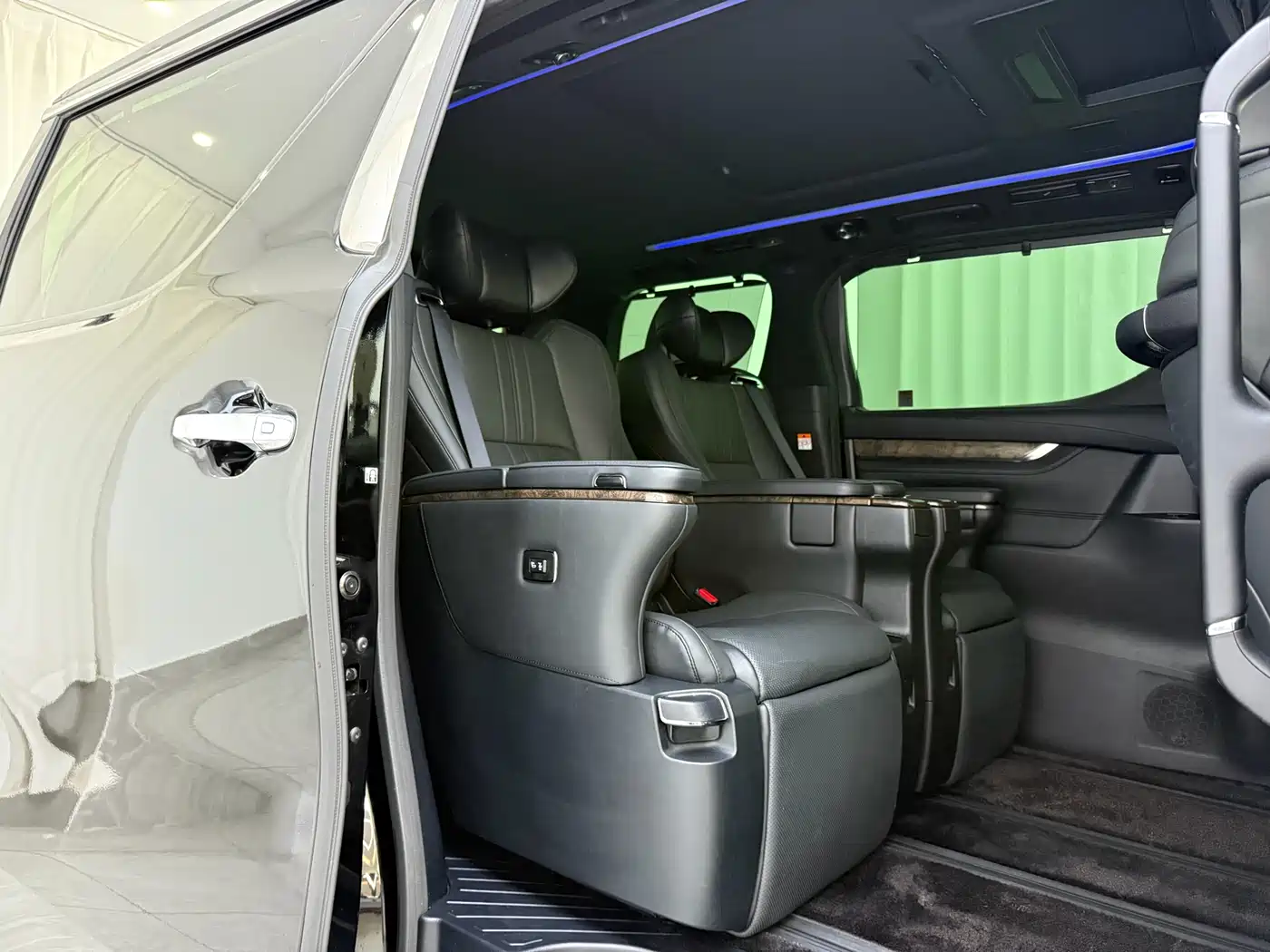 Toyota Vellfire 2023 Crown Hybrid 2.5L HV Premium фото 11