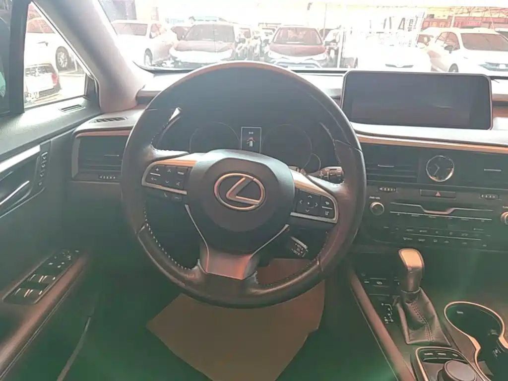 Photo 11 - Lexus RX