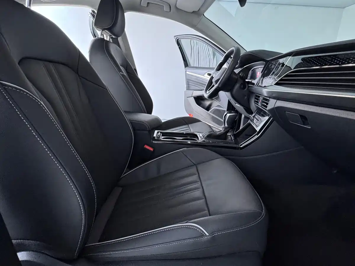 Photo 24 - Volkswagen Passat