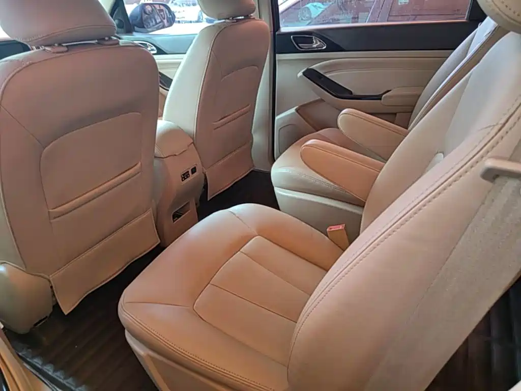 Photo 17 - Baojun 730