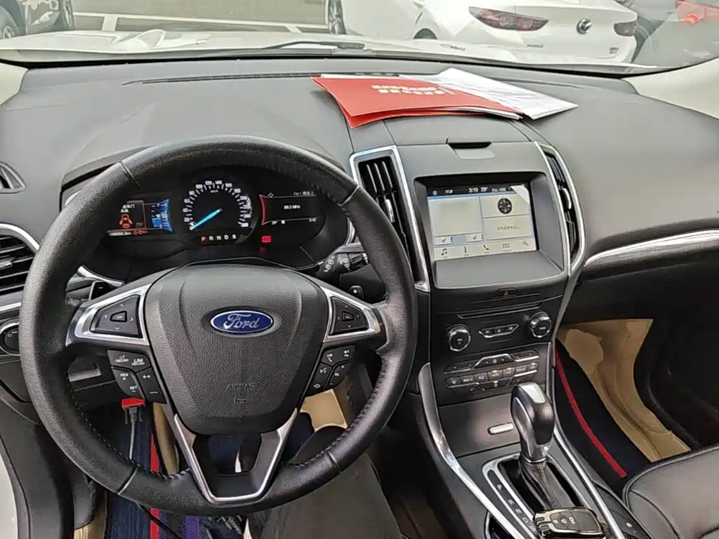 Фото 10 - Ford Edge