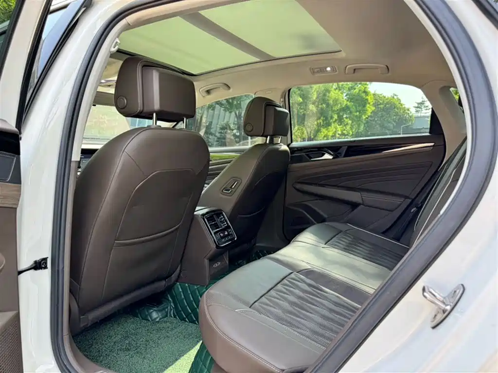 Volkswagen Passat 2019 Model 330TSI Luxury Edition China V фото 12