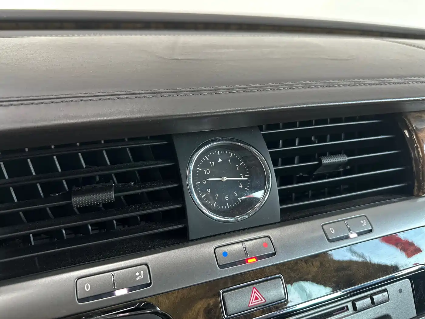 Volkswagen Phaeton 2012 3.6L Premium Custom фото 10