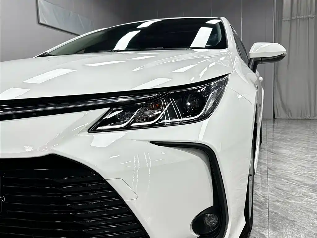 Toyota Corolla 2021 Hybrid 1.8L E-CVT Elite Edition фото 8