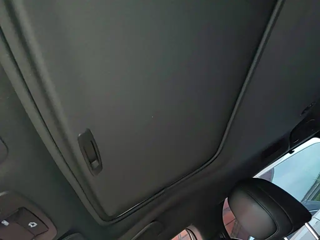 Photo 18 - Toyota Sienna