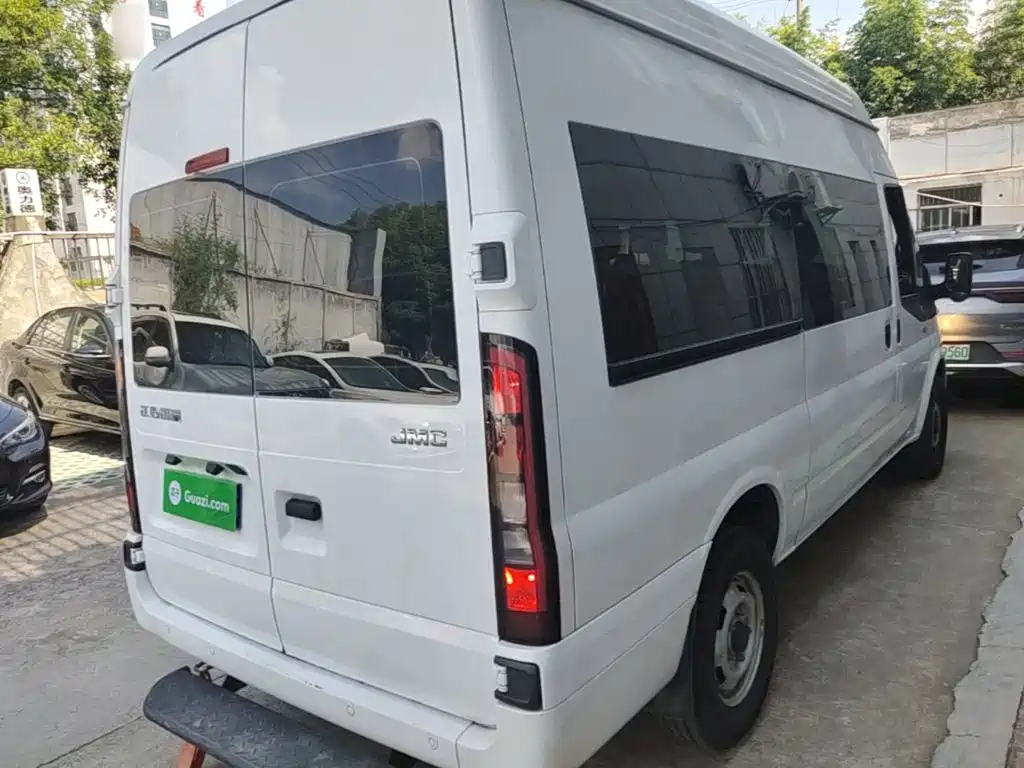 Jiangling JMC Fushun 2025 2025 Model 2.0T 8AT Diesel Medium Wheelbase Medium-High Roof Commercial Multi-purpose Vehicle 7 Seater