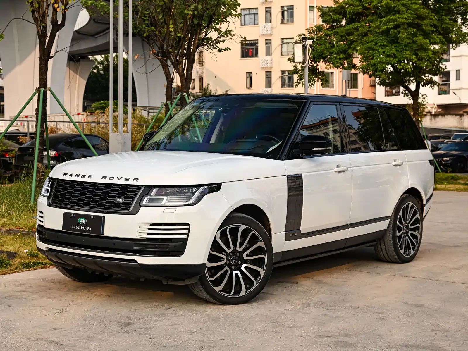 Фото 1 - Land Rover Range Rover