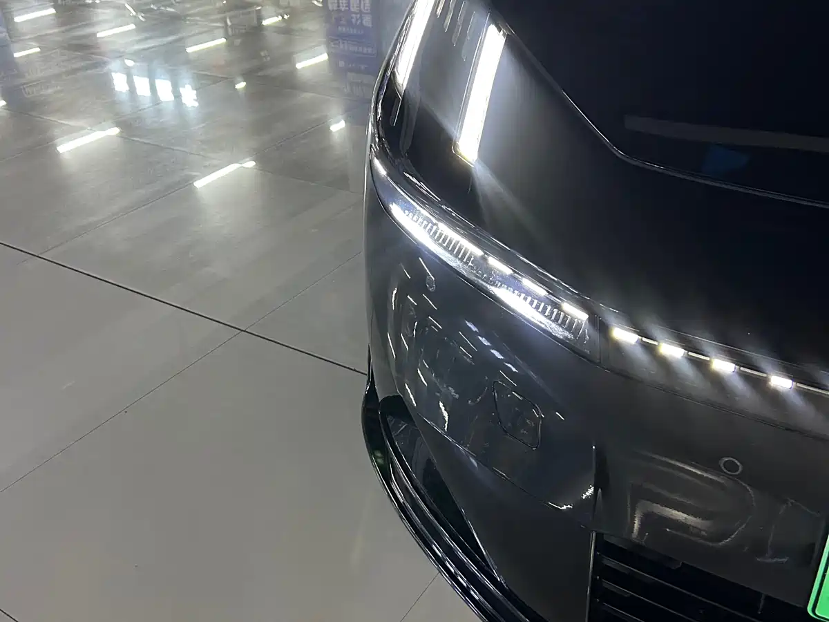 Lynk & Co 10 EM-P 2025 Facelift 120 AWD Ultra фото 15