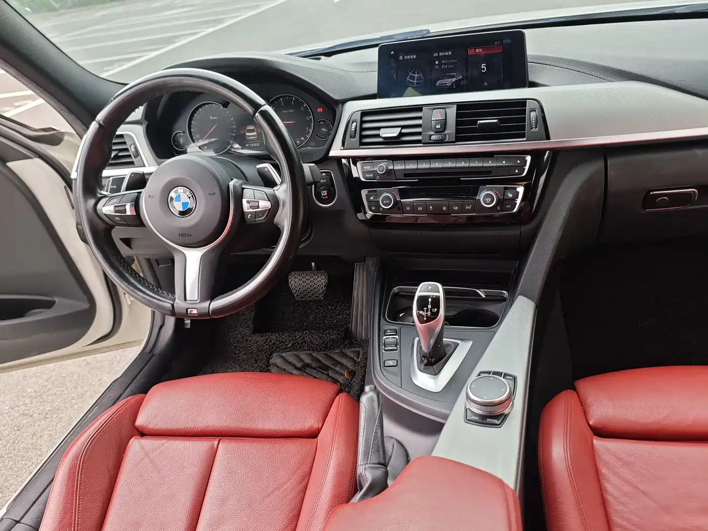 BMW 3 Series 2018 330i M Sport Black Night Edition фото 9