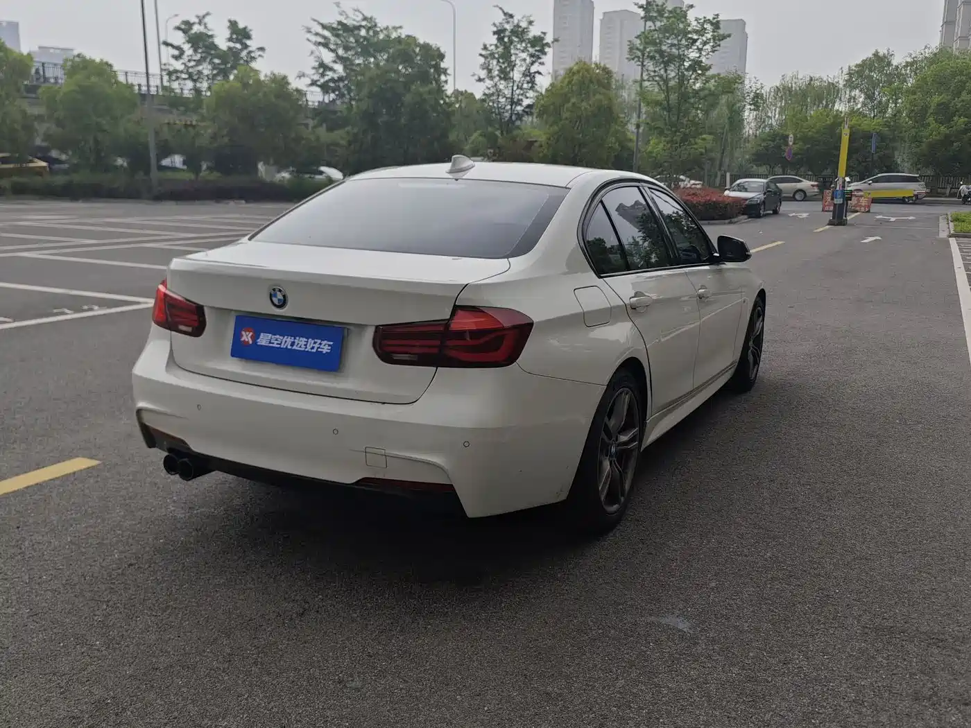 BMW 3 Series 2018 330i M Sport Black Night Edition фото 15