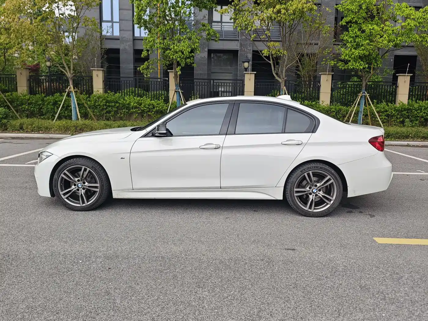 BMW 3 Series 2018 330i M Sport Black Night Edition фото 4