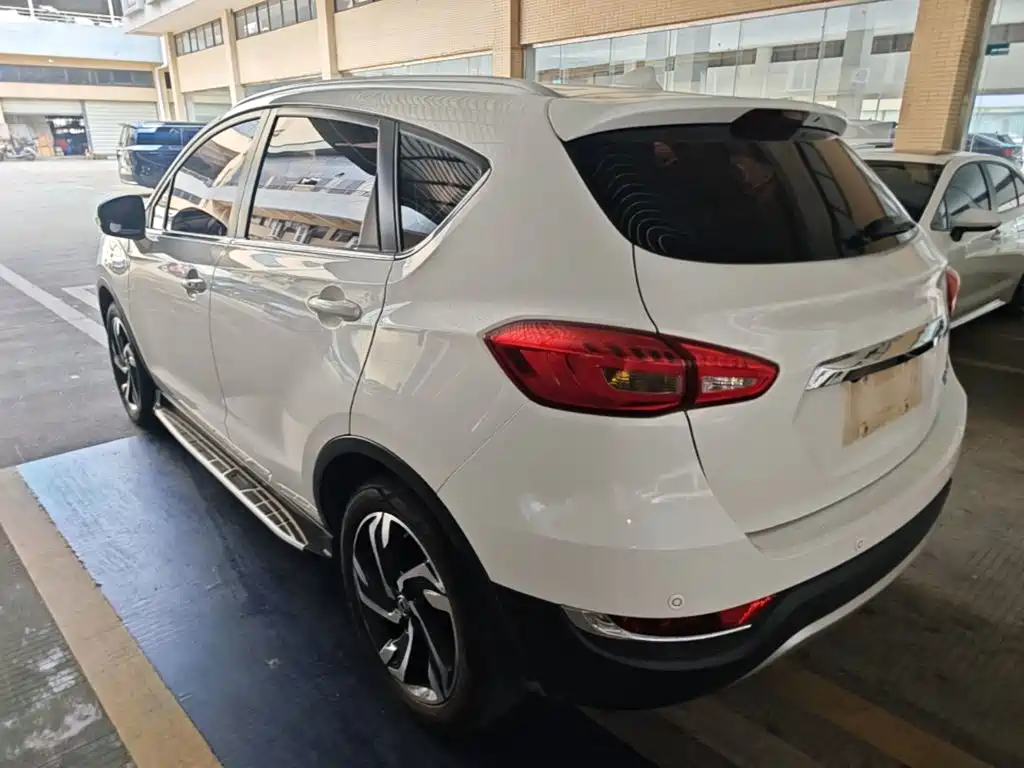 Dongfeng Aeolus Dongfeng Fengshen AX5 2018 2017 1.4T Automatic Enjoy