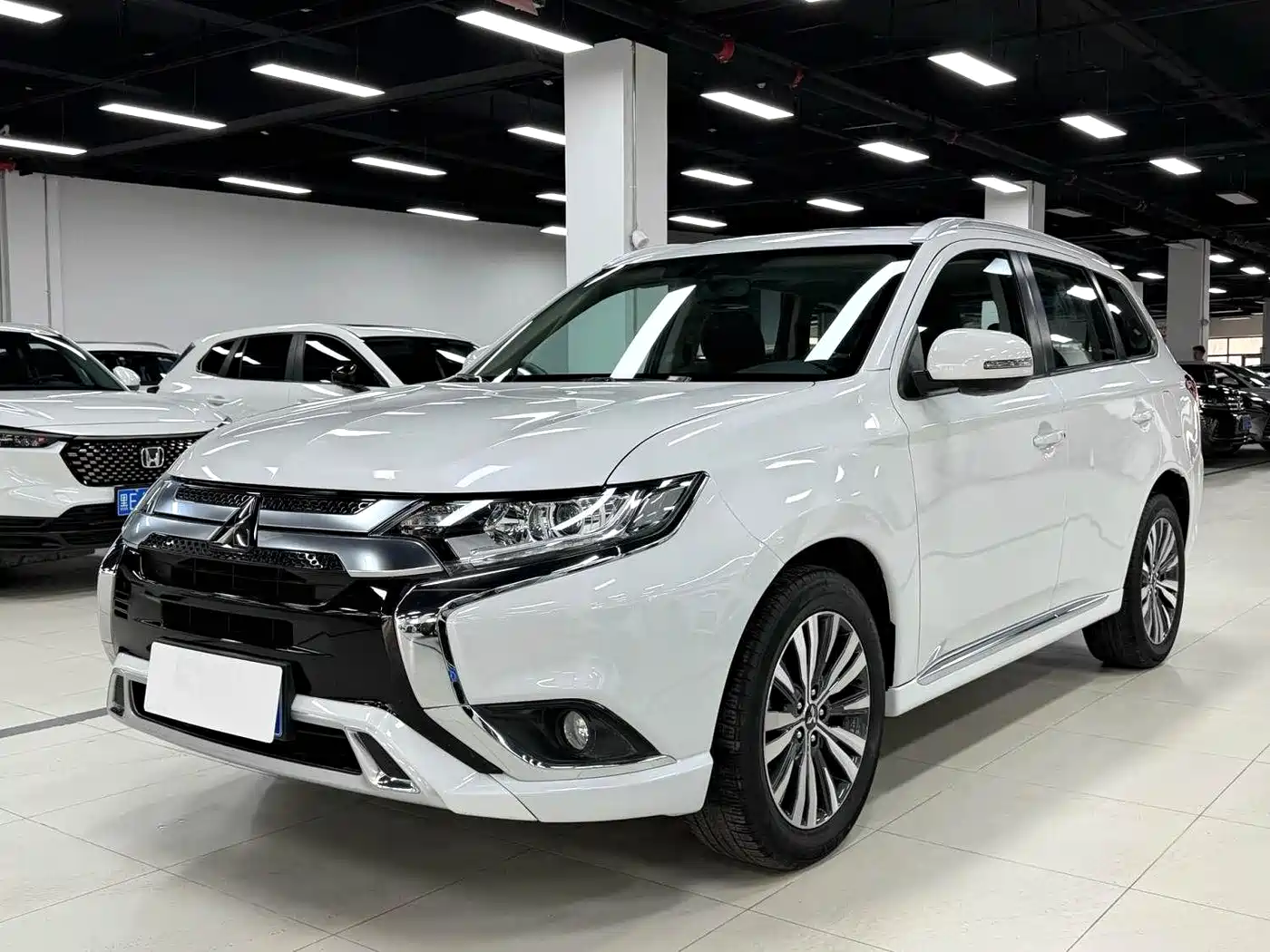 Mitsubishi Outlander 2021 2.0L FWD Comfort Edition 5-seater фото 2