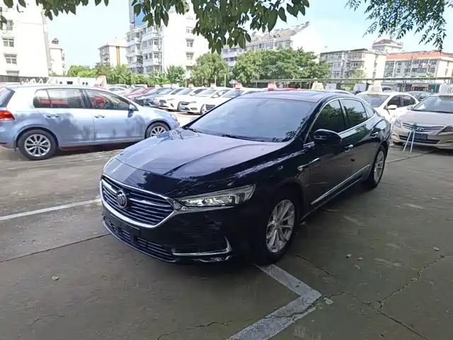 Buick LaCrosse 552T, Люкс