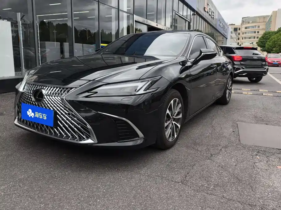 Lexus ES 2026 2025 200 Ultimate Edition
