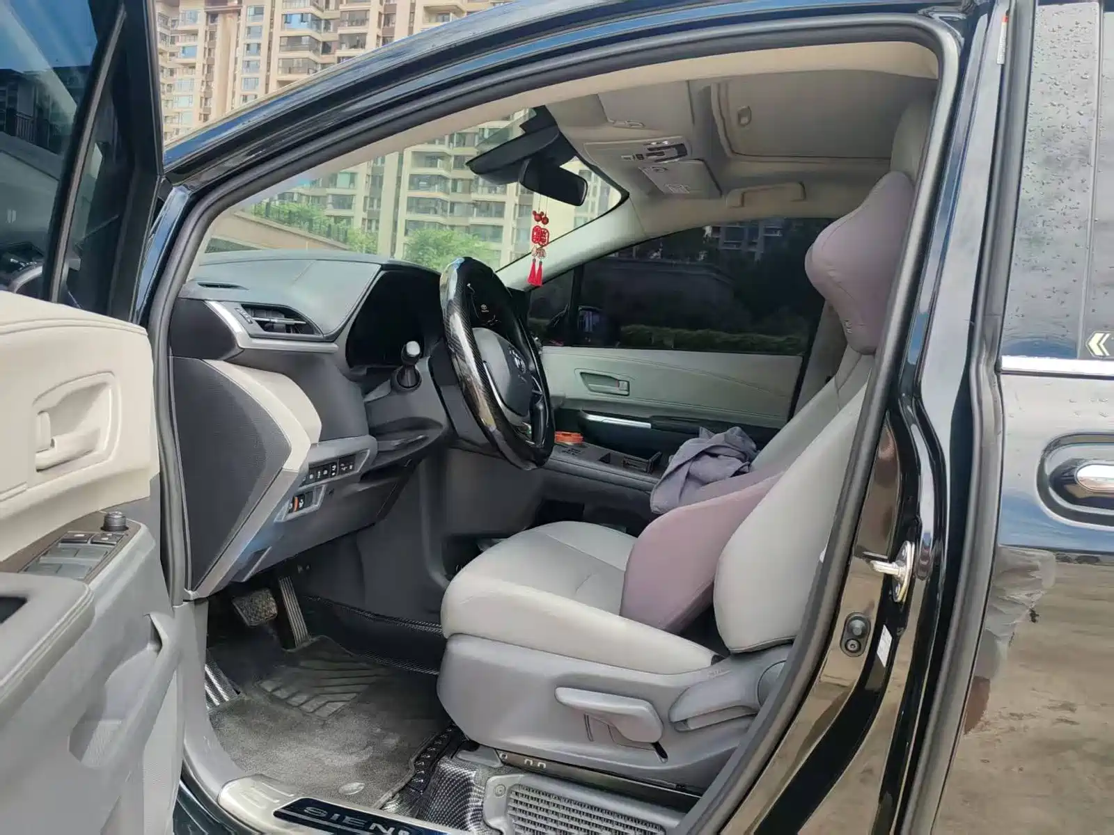 Фото 3 - Toyota Granvia
