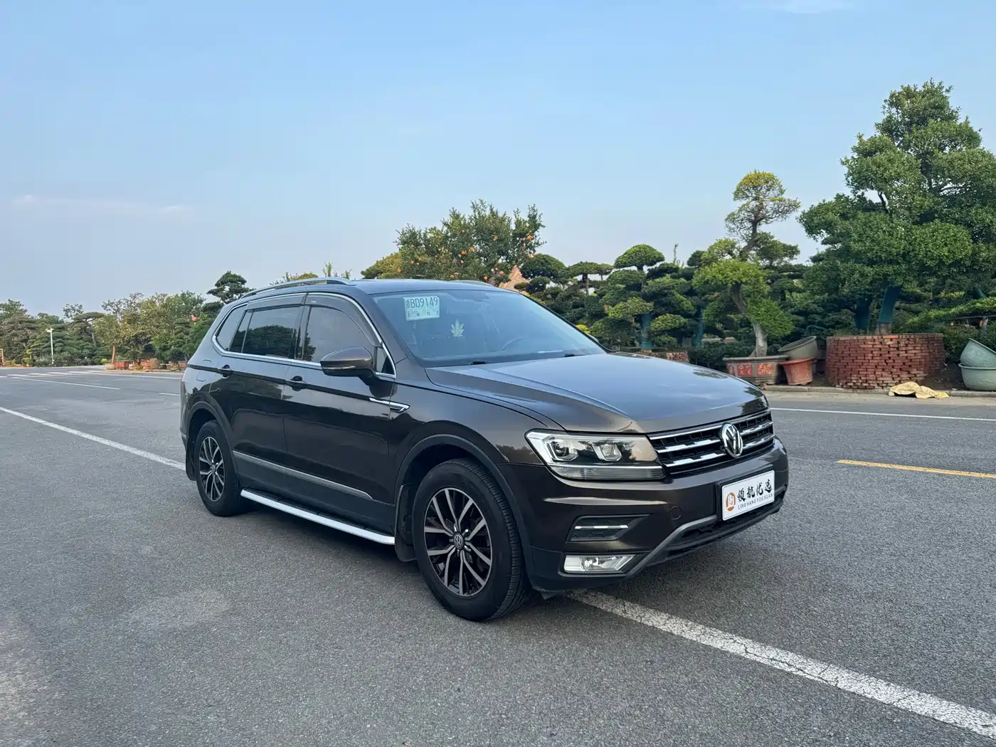 Photo 2 - Volkswagen Tiguan L